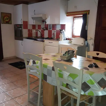 Petite Maisonnette Auvergnate * Saint-Julien-Puy-Laveze