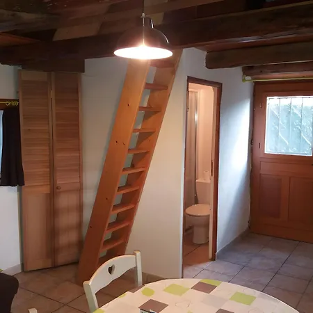 Petite Maisonnette Auvergnate * Saint-Julien-Puy-Laveze