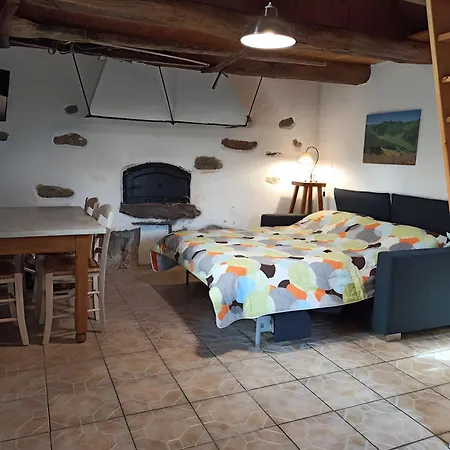 Petite Maisonnette Auvergnate * Saint-Julien-Puy-Laveze